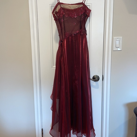 Alyce Formal Beaded Red Gown Size 8 - Picture 4 of 6